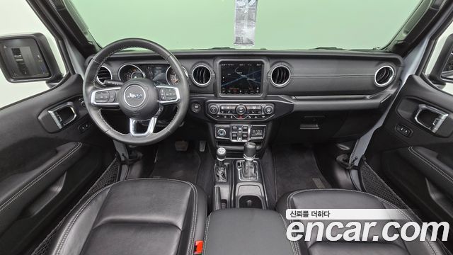 Jeep Wrangler — interior