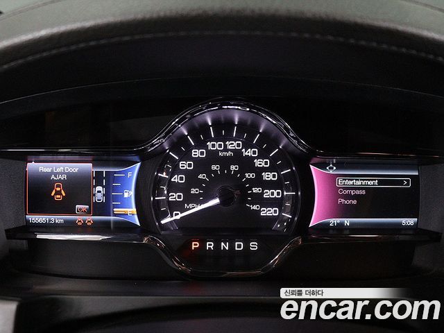 Lincoln MKS — interior
