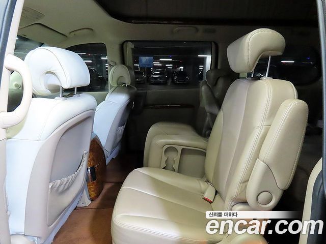 Kia Carnival — interior