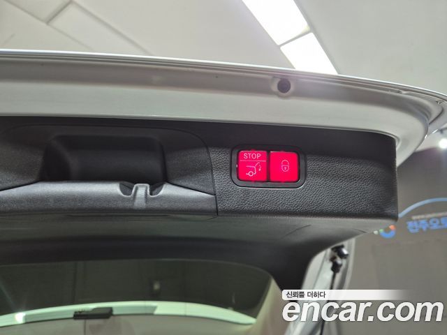Mercedes-Benz GLC-Class — interior