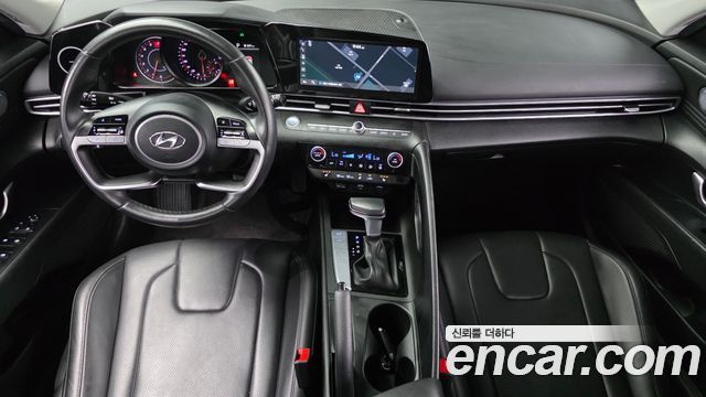 Hyundai Avante — interior