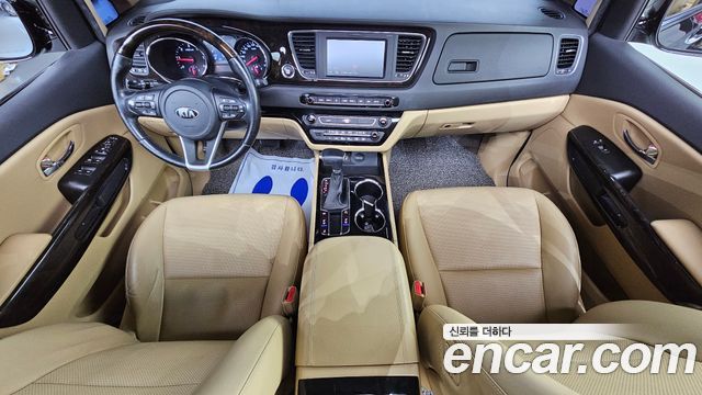 Kia Carnival — interior