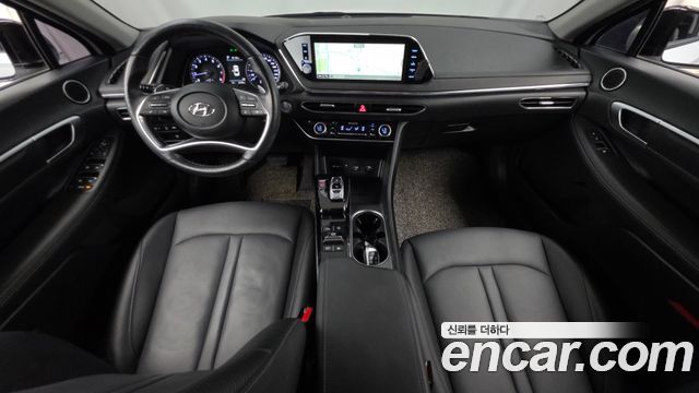 Hyundai Sonata — interior
