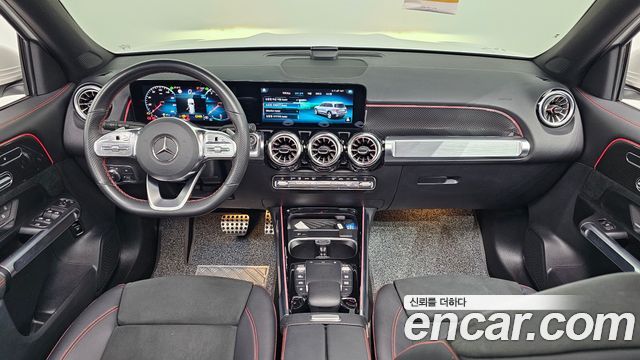 Mercedes-Benz GLB-Class — interior