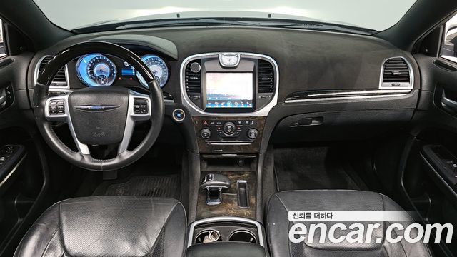 Chrysler 300C — interior