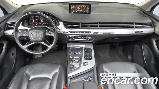 Audi Q7 — interior