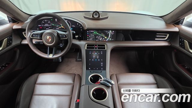 Porsche Taycan — interior