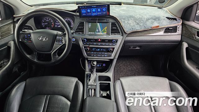 Hyundai Sonata — interior