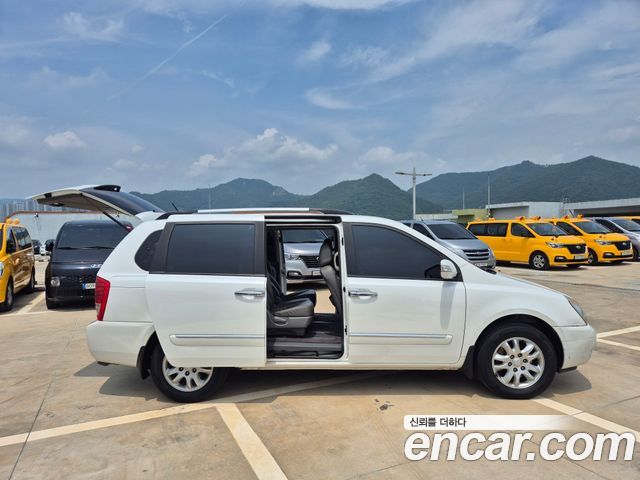 Kia Carnival — interior