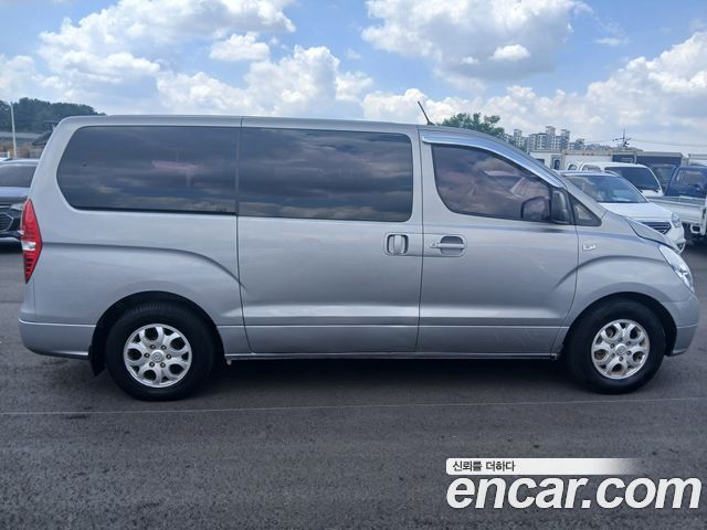 Hyundai Starex — interior