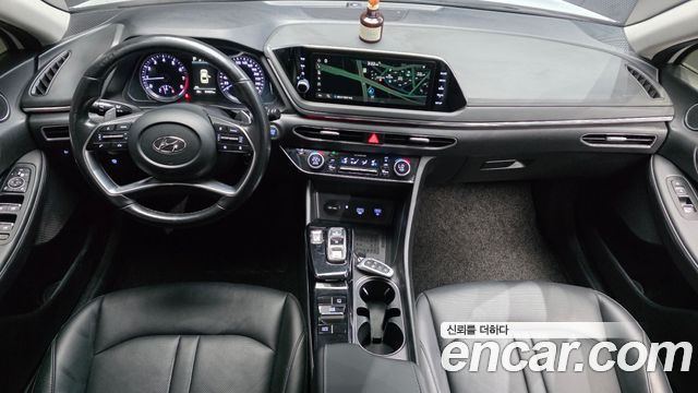 Hyundai Sonata — interior