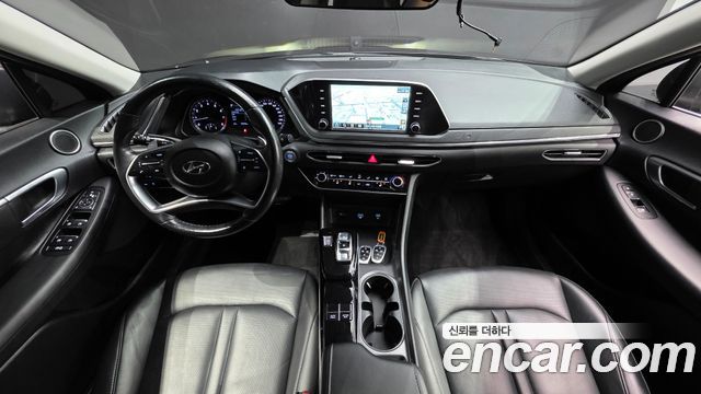 Hyundai Sonata — interior