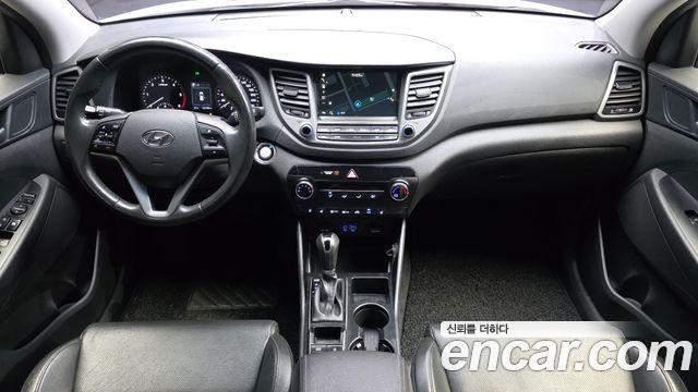 Hyundai Tucson — interior