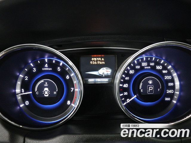 Hyundai Sonata — interior