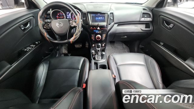 KG Mobility Tivoli — interior