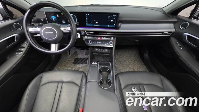 Hyundai Sonata — interior