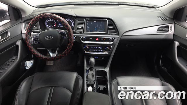 Hyundai Sonata — interior