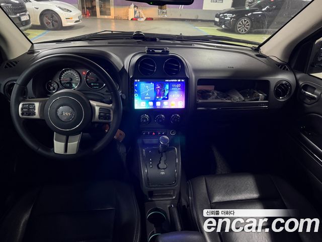 Jeep Compass — interior