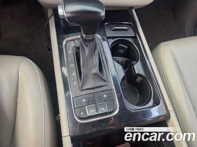 Kia Carnival — interior