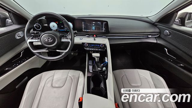 Hyundai Avante — interior