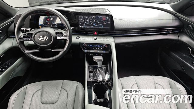 Hyundai Avante — interior