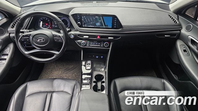 Hyundai Sonata — interior