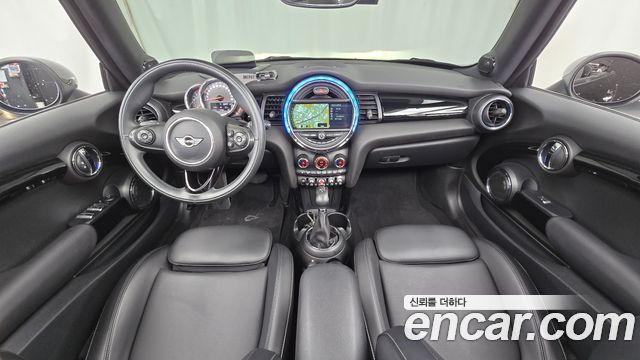 MINI Cooper Convertible — interior