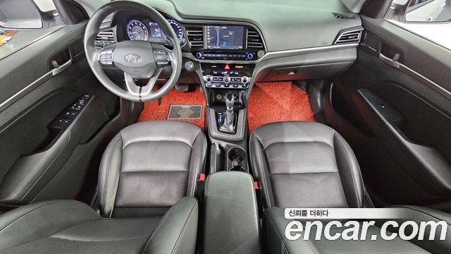 Hyundai Avante — interior