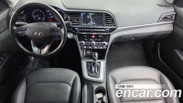 Hyundai Avante — interior