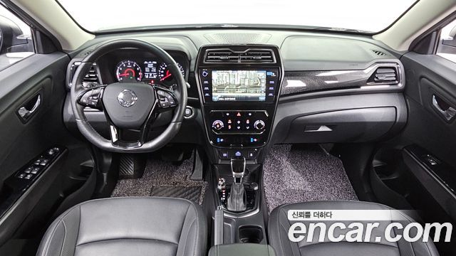 KG Mobility Tivoli — interior