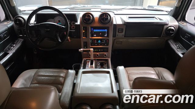 Hummer H2 — interior