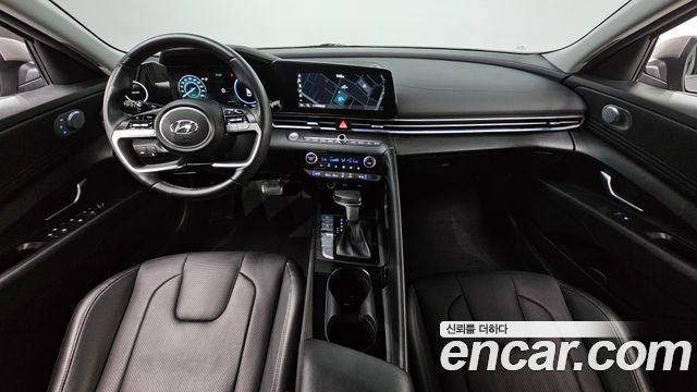 Hyundai Avante — interior