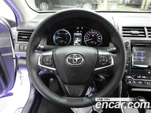 Toyota Camry — interior