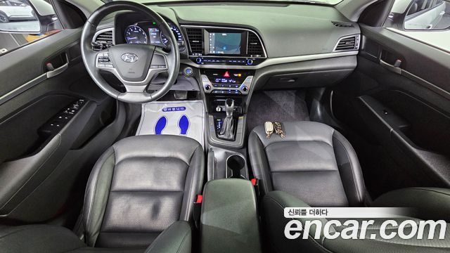 Hyundai Avante — interior