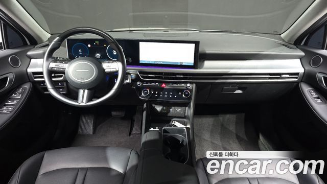 Hyundai Sonata — interior