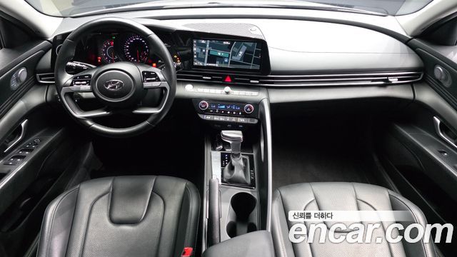 Hyundai Avante — interior