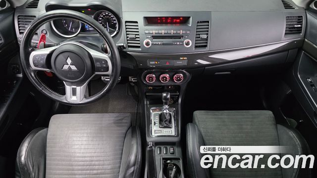 Mitsubishi Lancer Evolution — interior