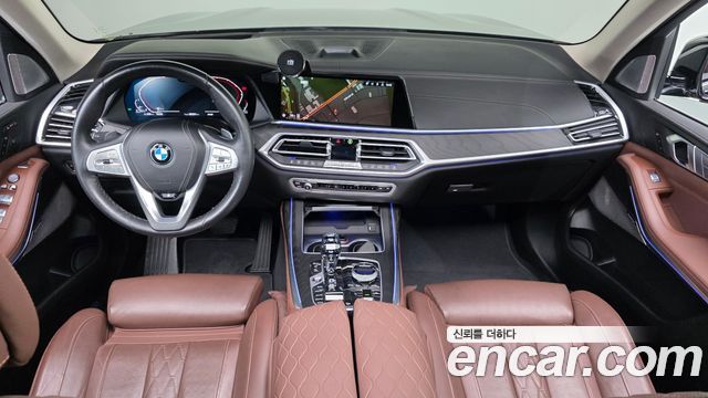BMW X7 — interior