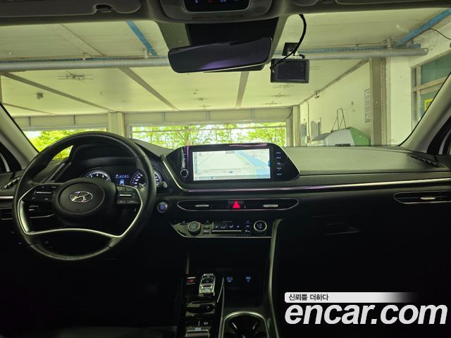 Hyundai Sonata — interior