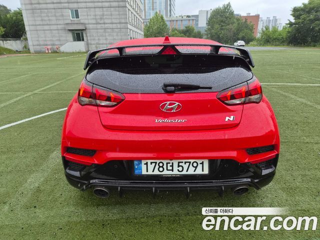 Hyundai Veloster — interior