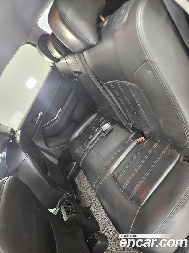 Chevrolet Korea Orlando — interior
