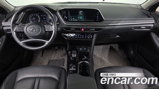 Hyundai Sonata — interior