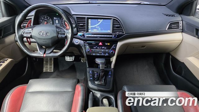 Hyundai Avante — interior
