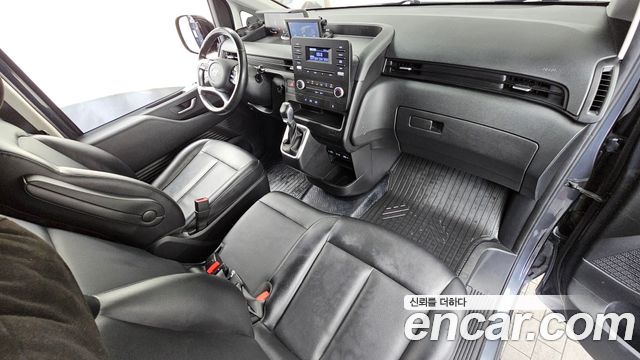 Hyundai Staria — interior