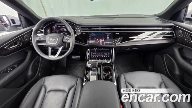 Audi Q8 — interior
