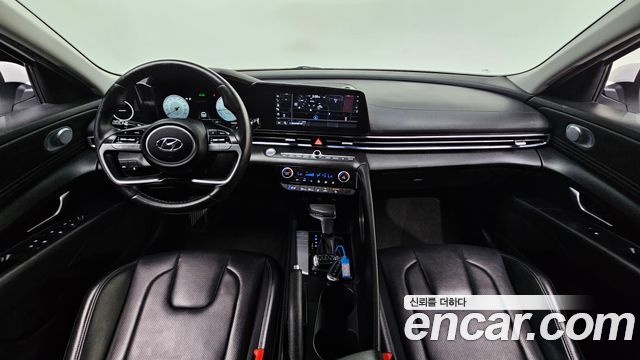Hyundai Avante — interior