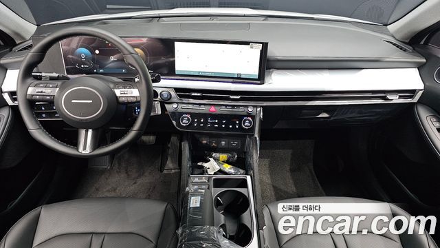 Hyundai Sonata — interior