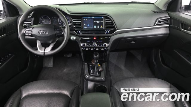 Hyundai Avante — interior