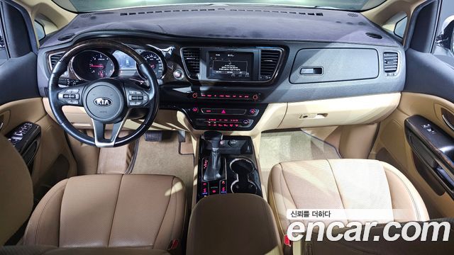 Kia Carnival — interior