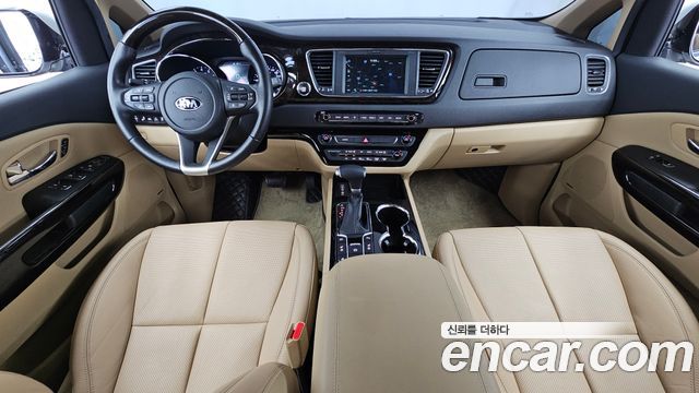Kia Carnival — interior